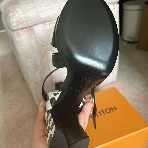 Louis Vuitton Matchmake black Cross Sandle - Picture 9 of 13